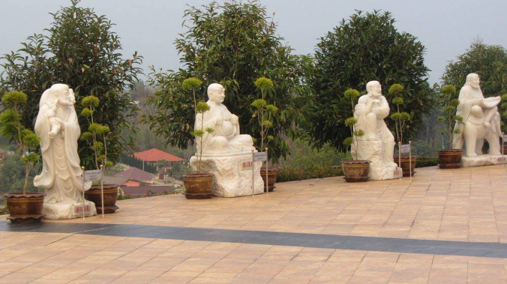 Buddha statues at Way Huay Pla King