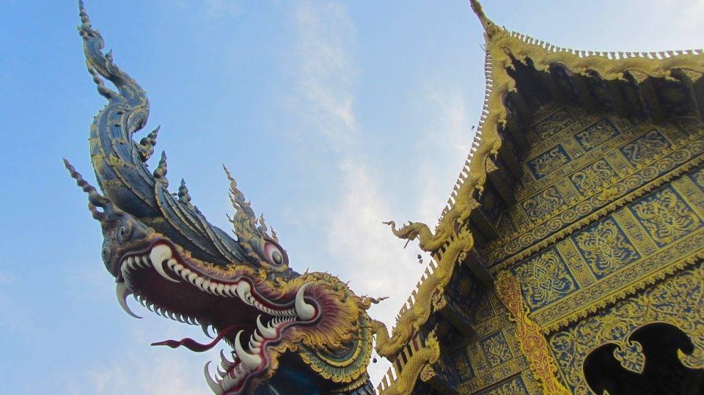 Blue Temple Chiang Rai - Wat Rong Suea Ten