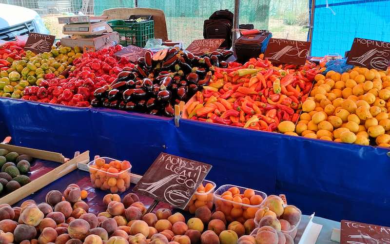 Fruit and veg Nea Makri market