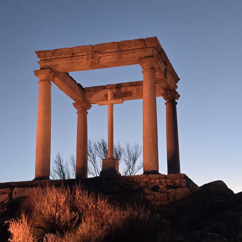 Los Cuatros Postes, Avila
