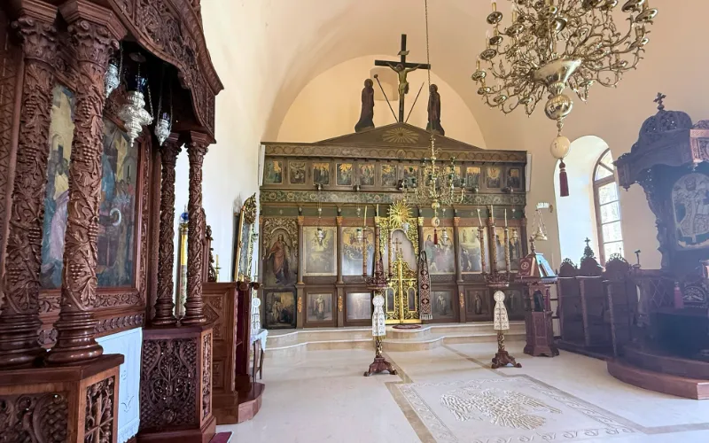 5 days in Crete Itinerary - Inside the Chysoskalitissa Church - Amy Loizou